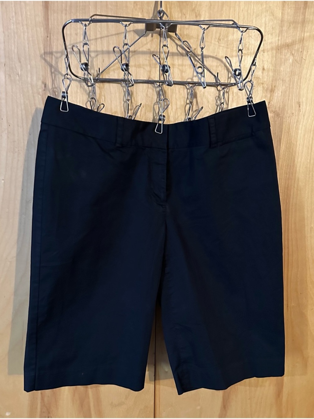Express Design Studio Women Classic Black Knee-Length Shorts Size 4